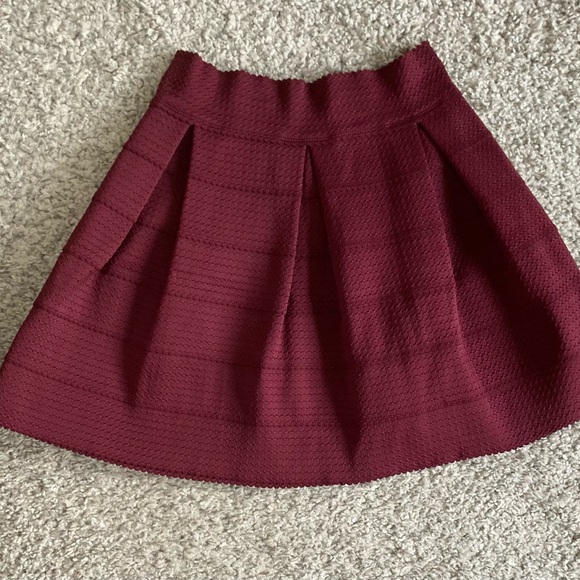 Aeropostale Dresses & Skirts - Aeropostale Elegant Burgundy Pleated Skirt size:L